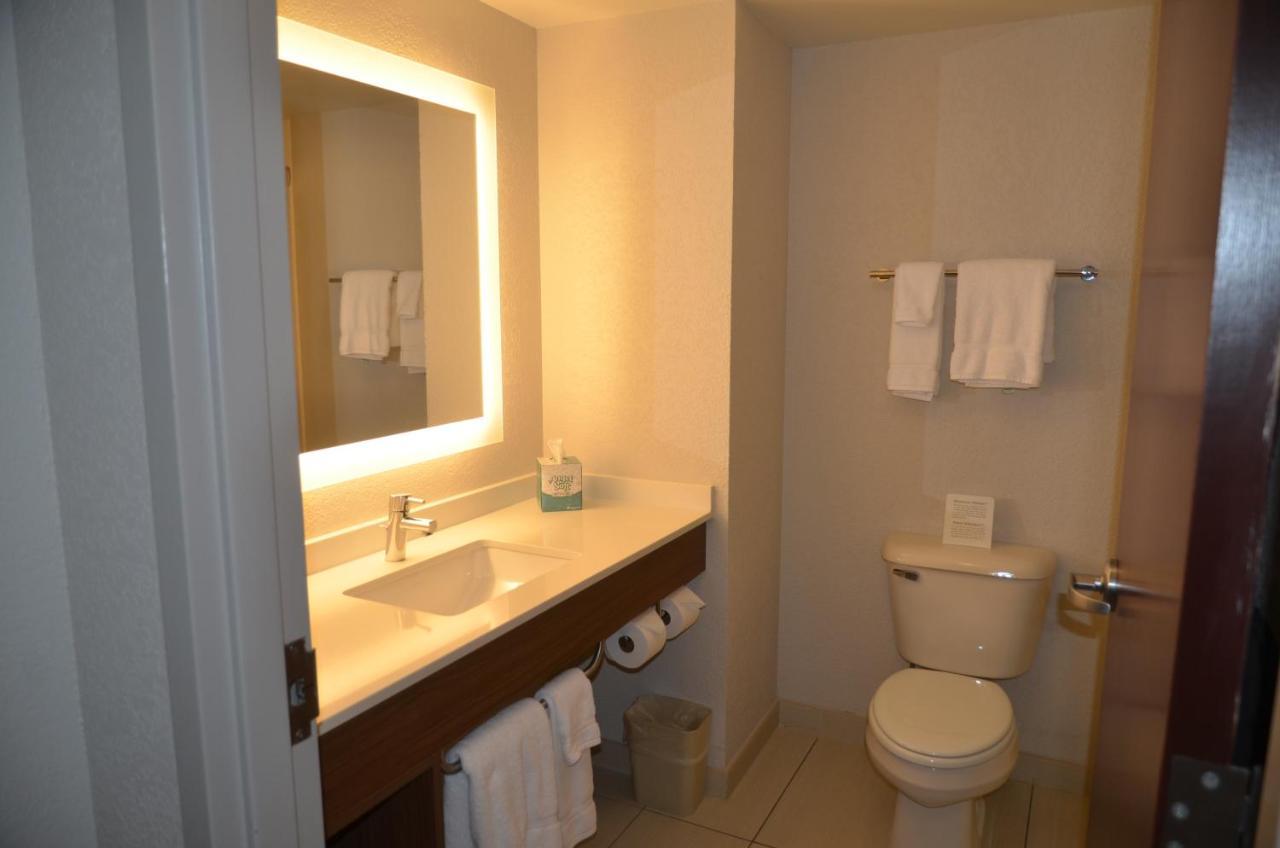 Holiday Inn Express Hotel & Suites Rochester By Ihg Ngoại thất bức ảnh