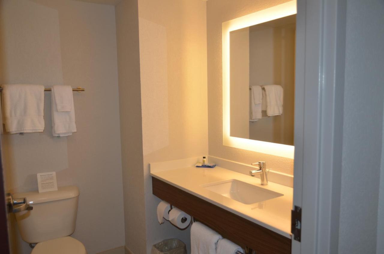 Holiday Inn Express Hotel & Suites Rochester By Ihg Ngoại thất bức ảnh