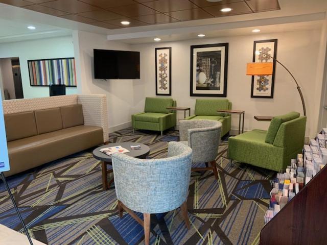 Holiday Inn Express Hotel & Suites Rochester By Ihg Ngoại thất bức ảnh