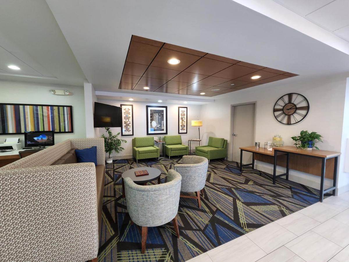 Holiday Inn Express Hotel & Suites Rochester By Ihg Ngoại thất bức ảnh