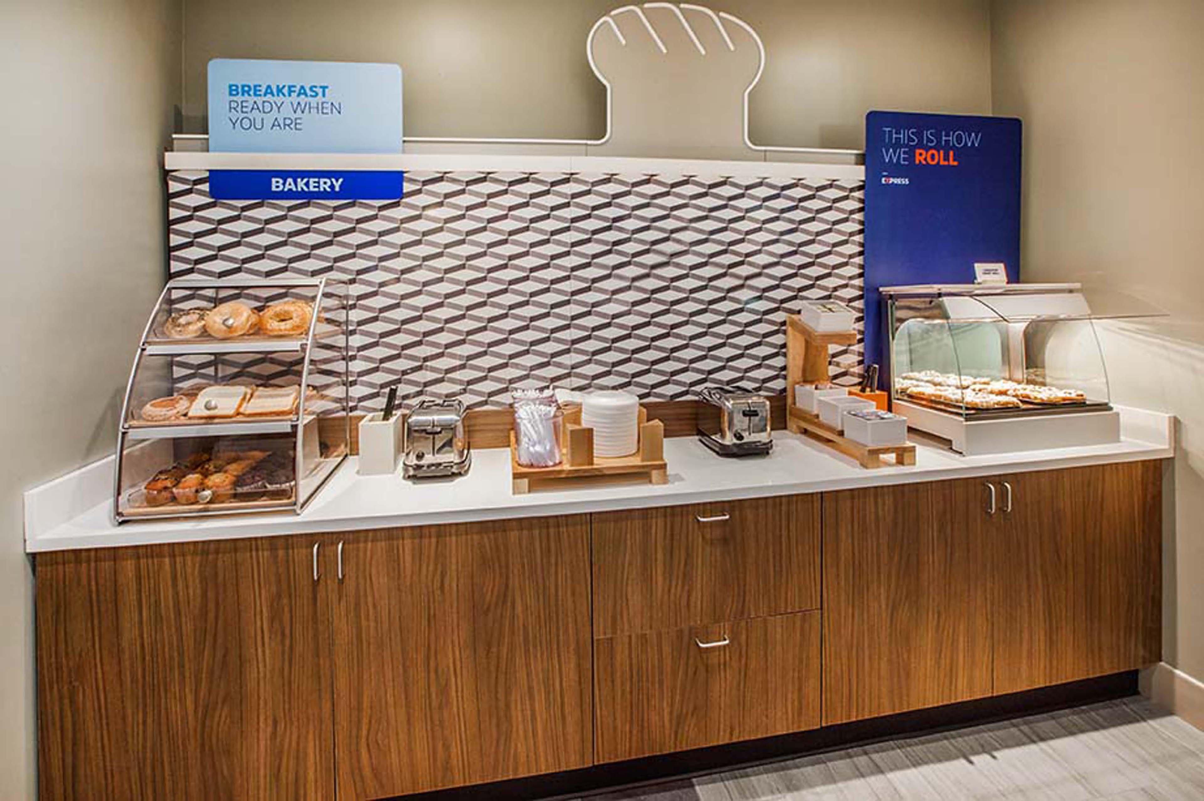 Holiday Inn Express Hotel & Suites Rochester By Ihg Ngoại thất bức ảnh