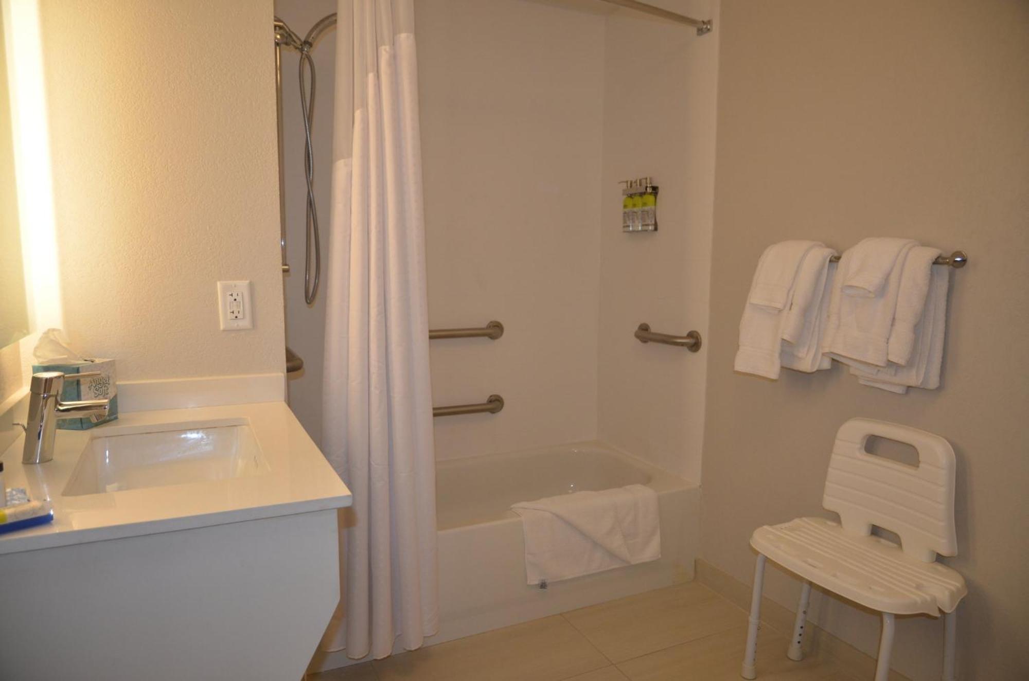 Holiday Inn Express Hotel & Suites Rochester By Ihg Ngoại thất bức ảnh